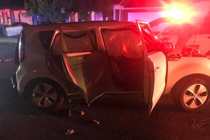 Esta fotografía proporcionada por el Departamento de Policía de Commerce City muestra la escena de un tiroteo mortal el viernes 9 de agosto de 2024, en Commerce City, Colorado. (Departamento de Policía de Commerce City vía AP)
