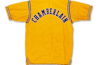 Chaqueta de los Lakers de Wilt Chamberlain se vende por más de 89.000 dólares en subasta