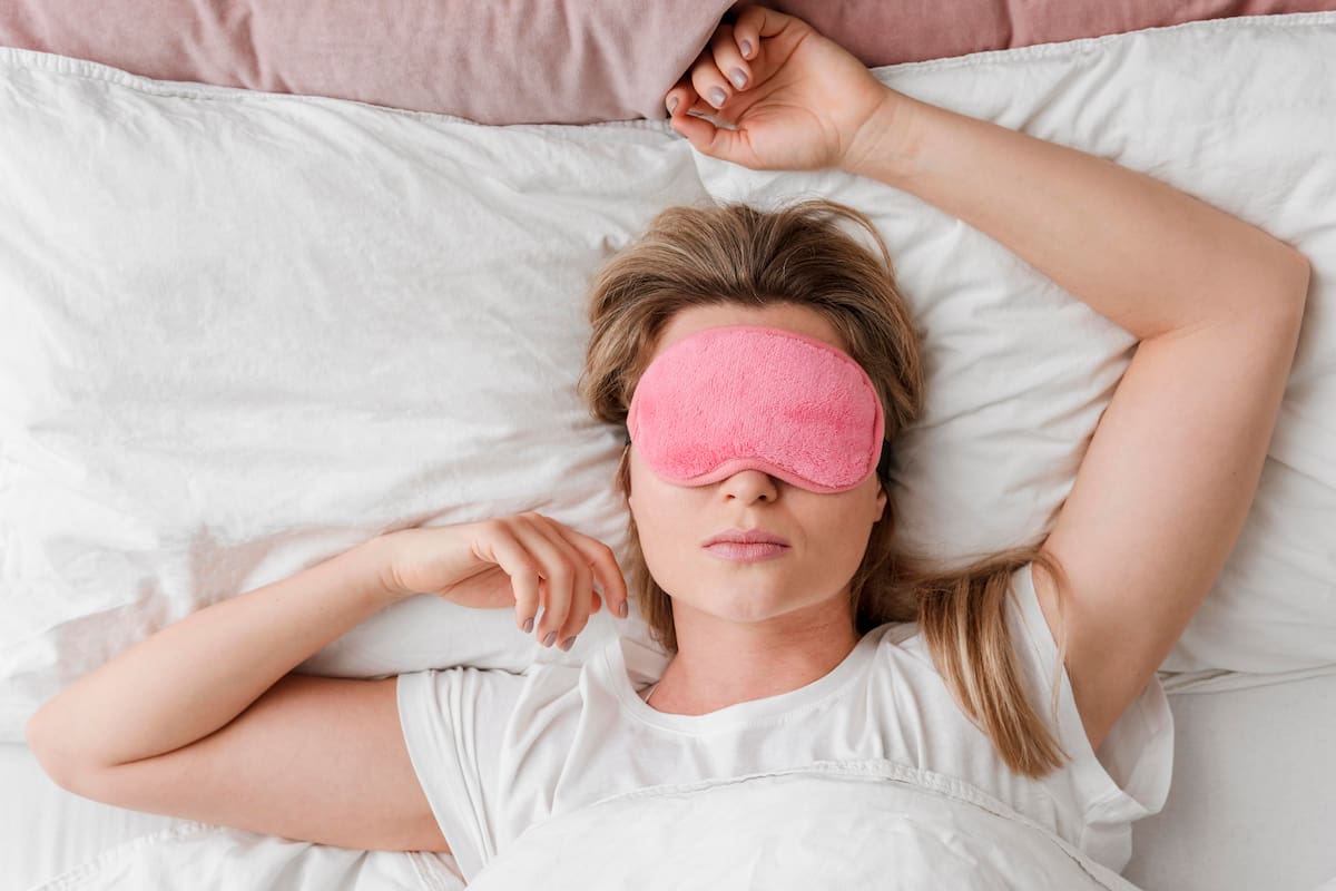Esta hiperactividad hormonal puede alterar los ciclos del sueño, dificultando el descanso reparador