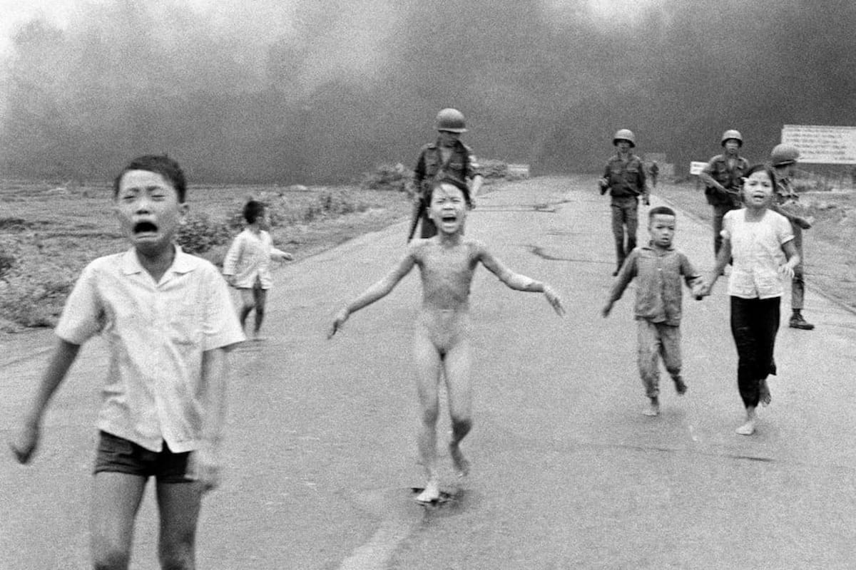 Esta icónica foto tomada en Trang Bang el 8 de junio de 1972 es el centro del nuevo documental 'The Stringer' que plantea que AP atribuyó la autoría de esta foto erróneamente