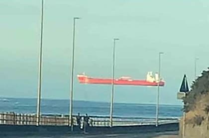 Esta ilusión es conocida con el nombre de Fata Morgana.