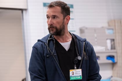 Esta imagen difundida por Max muestra a Noah Wyle en una escena de "The Pitt". (Warrick Page/MAX via AP)