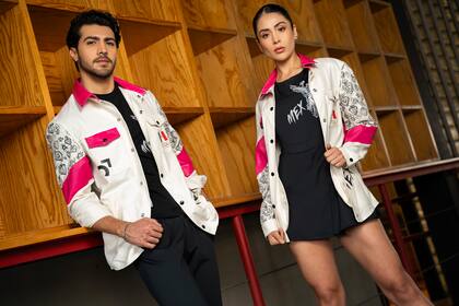 Esta imagen difundida por Men's Fashion muestra a modelos vistiendo uniformes mexicanos para la ceremonia inaugural de los Juegos Olímpicos de París. (Men's Fashion vía AP)