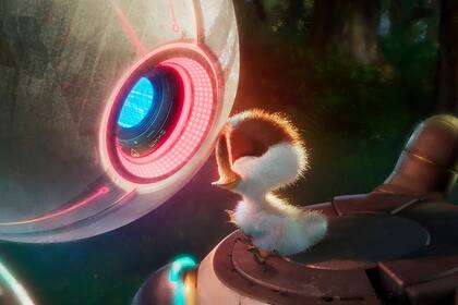 Esta imagen difundida por Universal Pictures muestra a Roz, a la que da voz Lupita N'yongo, a la izquierda, y a Brightbill, al que da voz Kit Connor, en una escena de "The Wild Robot", de DreamWorks Animation. (DreamWorks Animation/Universal Pictures via AP)