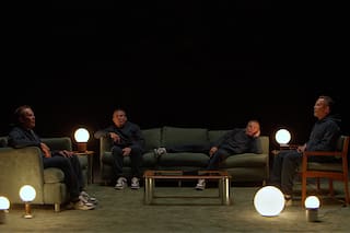 Chávez llora al hablar de su madre enferma, el boxeo y adicciones, ante estreno de serie