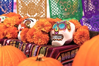 El cempasúchil adorna los altares del Día de Muertos y guía a los espíritus con su color y aroma