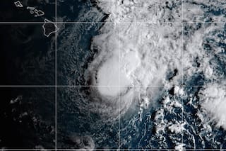 Tormenta tropical Moke se dirige a Hawái con vientos fortalecidos