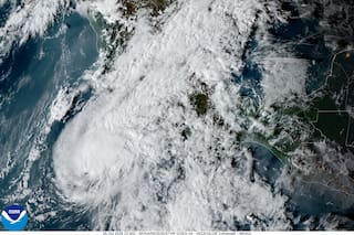Vance ya no es huracán, pero como tormenta tropical aún amenaza costa del Pacífico de México