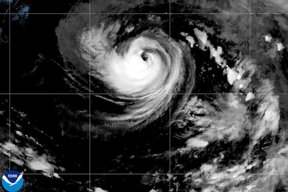 Esta imagen satelital, difundida por la Oficina Nacional de Administración Oceánica y Atmosférica (N