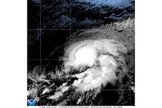 El huracán Polo deja lluvias en la costa de México mientras Nolo se acerca a Hawái