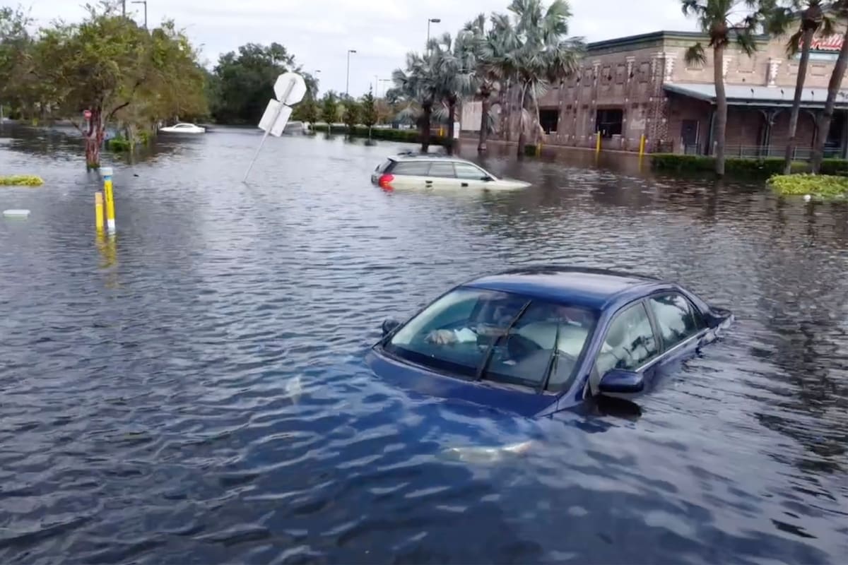 Esta imagen tomada por un dron proporcionada por Kairat Kassymbekov muestra una inundación el jueves 10 de octubre de 2024, en Tampa, Florida, tras el paso del huracán Milton. (Kairat Kassymbekov vía AP)
