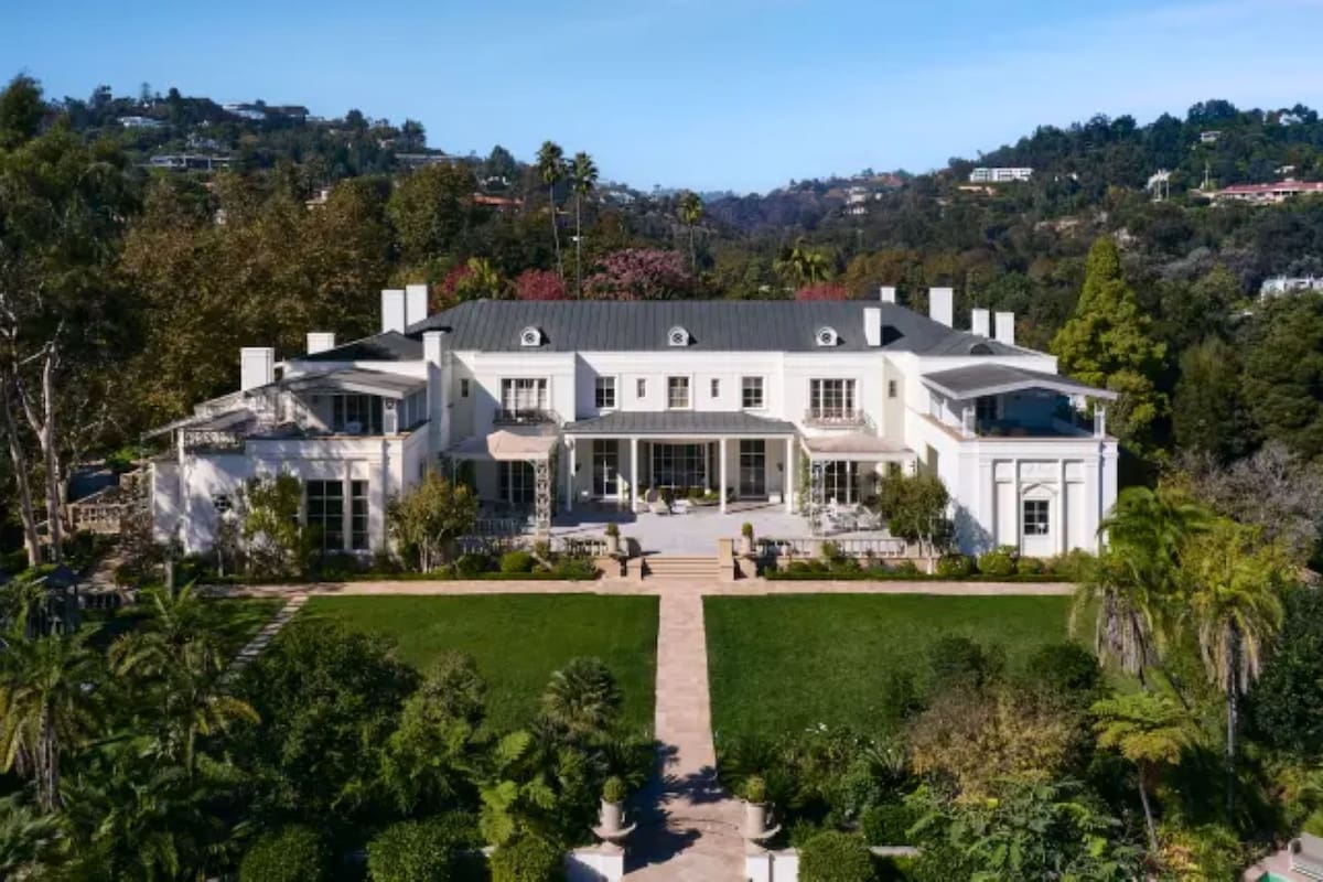 Esta imponente residencia de Bel-Air, promocionada como la más cara de Los Ángeles, pasó de los US$195 millones a US$165 millones (Compass)
