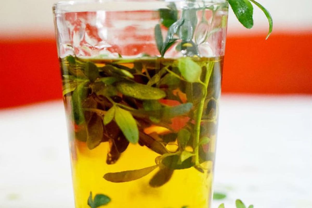 Está la costumbre en la Argentina de tomar caña con ruda el 1° de agosto