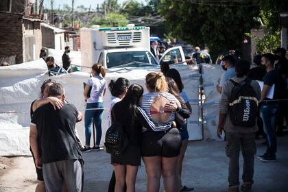 Esta mañana acribillaron a dos hombres en zona oeste de Rosario, se trasladaban en moto y fueron ultimados de varios disparos. 20 de noviembre de 2020.