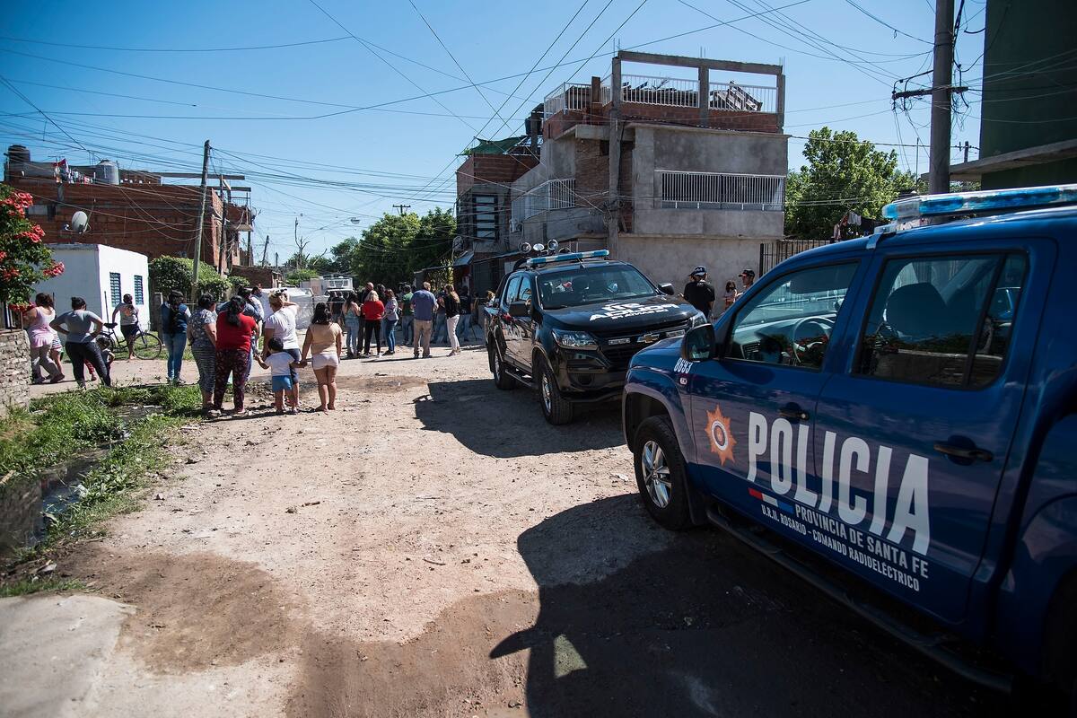 Esta mañana acribillaron a dos hombres en zona oeste de Rosario, se trasladaban en moto y fueron ultimados de varios disparos. 20 de noviembre de 2020.