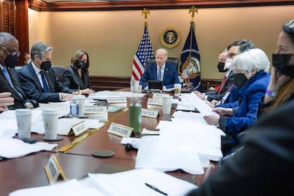 Esta mañana, el presidente Biden convocó una reunión del Consejo de Seguridad Nacional en la Sala de Situación de la Casa Blanca para discutir el ataque no provocado e injustificado contra Ucrania.