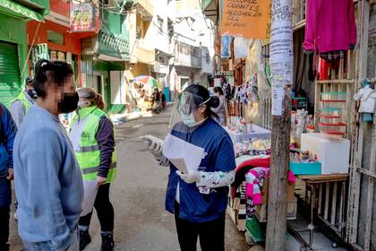 Esta mañana empezó en la Villa 1-11-14, el llamado Dispositivo Estratégico de Testeo para Coronavirus en Terreno de Argentina (DETeCTAr)