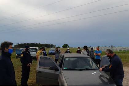 Esta mañana integrantes de la toma se retiraron del campo
