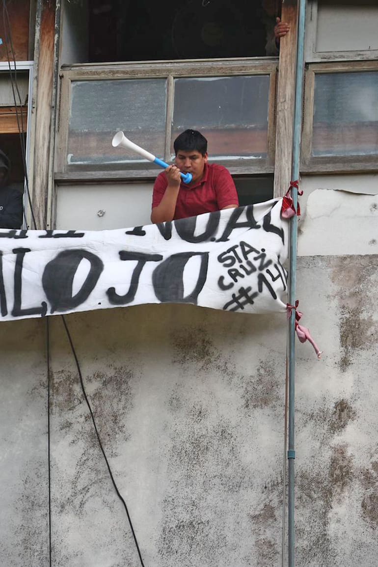 Esta mañana, los habitantes de la exfábrica Selsa resistieron el desalojo ordenado por la Justicia