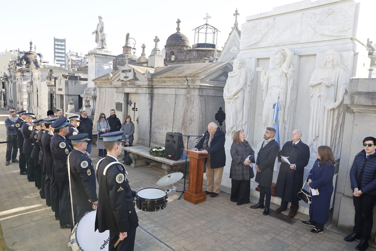 Esta mañana se realizó un acto homenaje por los 205 años del nacimiento de Bartolomé Mitre en el Cementerio de la Recoleta