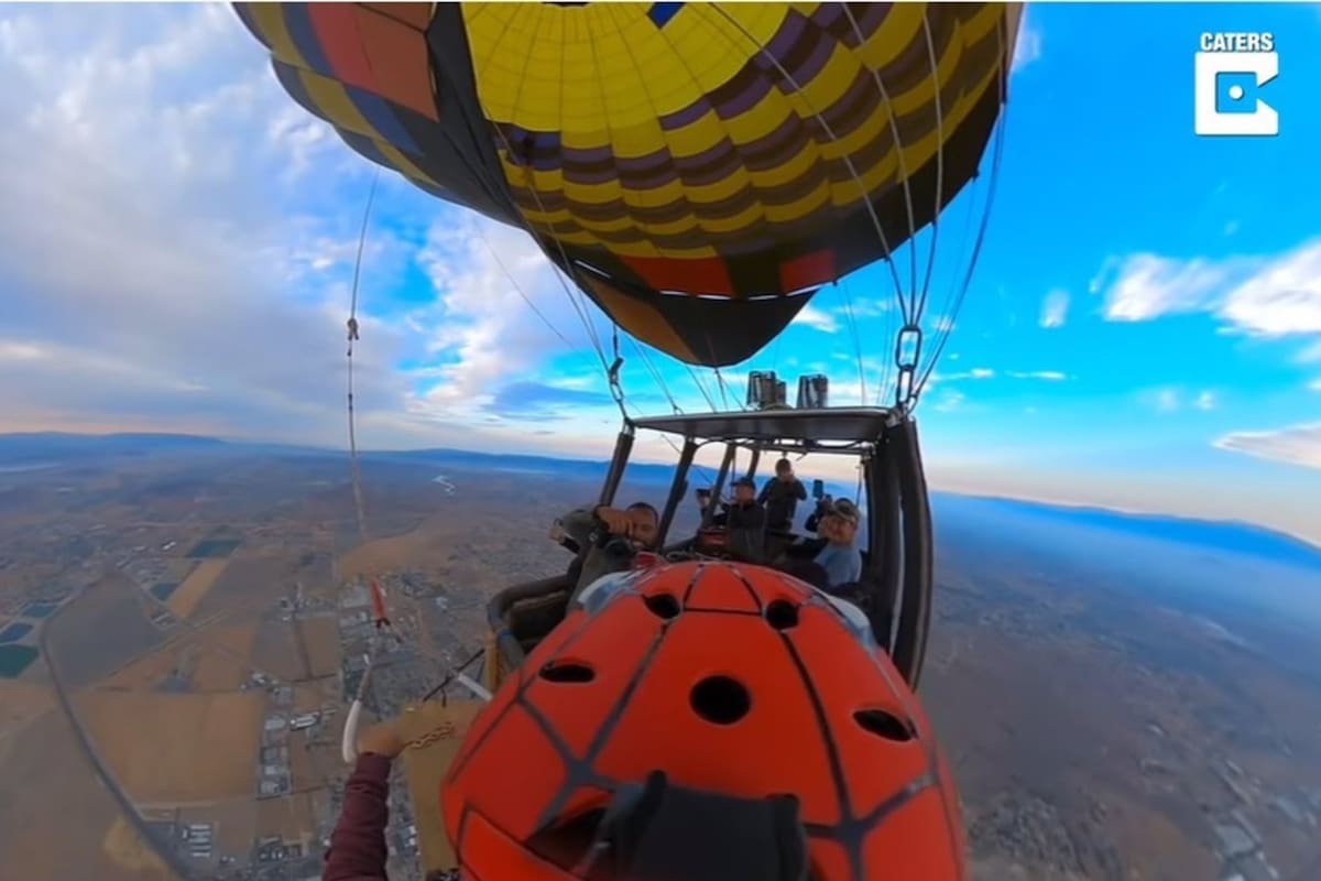 Esta modalidad de salto base en columpio y globo aerostático no es apta para corazones sensibles