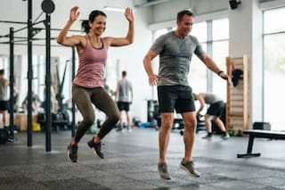 Ni alimentación adecuada, ni ejercicios de fuerza: el entrenamiento efectivo que beneficia las caderas y mejora las articulaciones