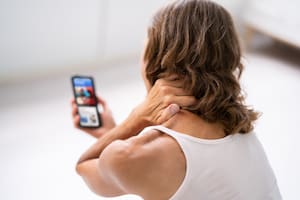 Siete ejercicios para aliviar el dolor de cuello y hombros
