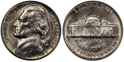 Esta moneda de cinco centavos cuenta con una tez brillante de color blanco platino y un brillo nacarado en cada lado