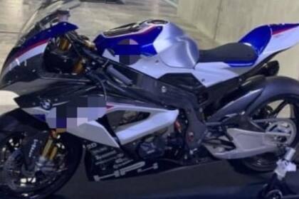 Esta motocicleta cuenta con 215 caballos de fuerza. Su cilindraje es de 999 cc