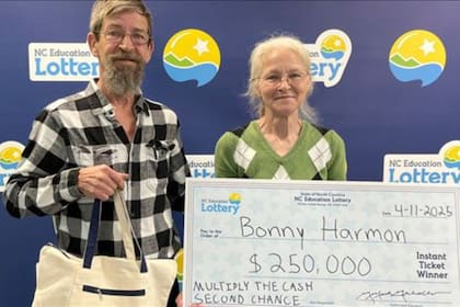 Esta mujer se enteró de que ganó US$250 mil mientras estaba en el trabajo (Lotería Educativa de Carolina del Norte)