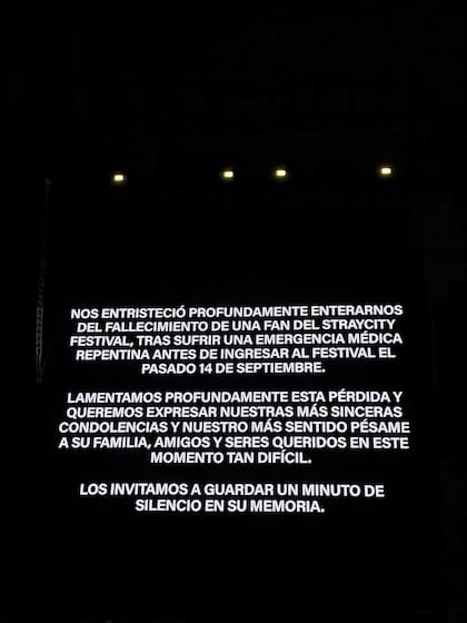 Esta noche, antes del segundo show, la organización proyectó en las pantallas del predio un mensaje en español e inglés en memoria de la adolescente