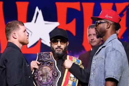 Esta pelea es un intento de Canelo por volver a tener cuatro cinturones