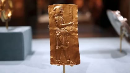 Esta placa de un sacerdote fue exhibida en el Museo Metropolitano de Arte de Nueva York como parte de la exposición "El Cilindro de Ciro y la Persia antigua", en 2013