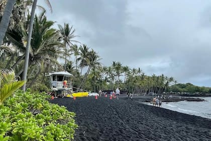 Esta playa de arena negra es un verdadero espectáculo en Hawái (Instagram/@kywb1020)