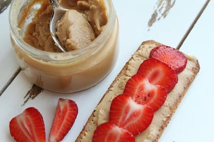 Esta poderosa legumbre puede consumirse cruda, tostada o en forma de manteca