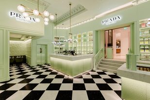 Así es el café que Prada abrió en el Harrods de Londres - LA NACION
