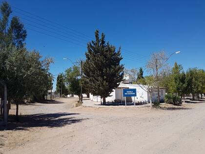 Está prevista la construcción de 300 kilómetros de asfalto, líneas eléctricas y prestación de los servicios de agua y cloacas, entre otros, para dejar de depender de Neuquén.