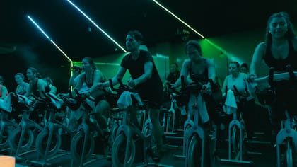 Esta propuesta brinda la posibilidad de entrenar en equipo, una fórmula que potencia la idea de pertenencia, que fortalece los vínculos sociales, incluso motiva a ir por más
Foto: archivo de RockCycle