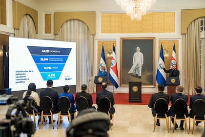 Esta propuesta se enfocaría exclusivamente en unas 10.000 personas que ayudaron a las estructuras criminales por temor o supervivencia
