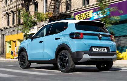Está propulsado por un motor de 113 CV alimentado por un paquete de baterías de litio-hierro-fosfato (LFP) de 44 kWh de capacidad.