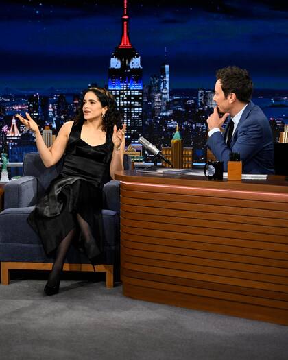 Esta semana Rosalía dijo presente en The Tonight Show Starring Jimmy Fallon (Foto: Instagram @fallontonight)