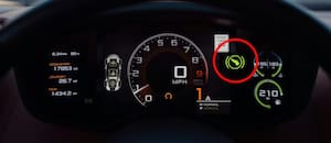 Qué significa el testigo de un zapato en el tablero del auto
