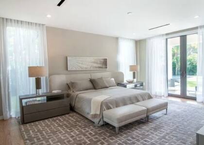 Esta sería la habitación principal de Enrique Iglesias y su esposa
