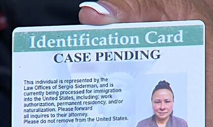 Esta tarjeta evitó que la mujer de California, originaria de Guatemala, fuera detenida