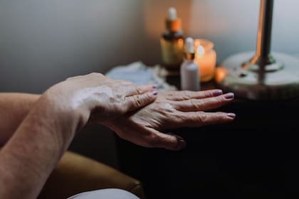 Esta técnica también puede aplicarse en otras zonas del cuerpo que necesiten hidratación intensa, como las manos o los pies