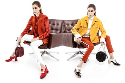 Esta temporada, los tacos cobran protagonismo, el charol es estrella y los tonos cálidos dominan el calzado. Para acompañar, bolsos marineros, baulitos y mini bags con formas geométricas y flecos o herrajes