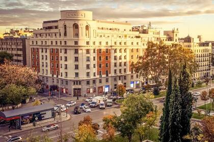 Esta tienda de Chanel en España tiene casi 1000 propietarios, ¿cómo puede ser?