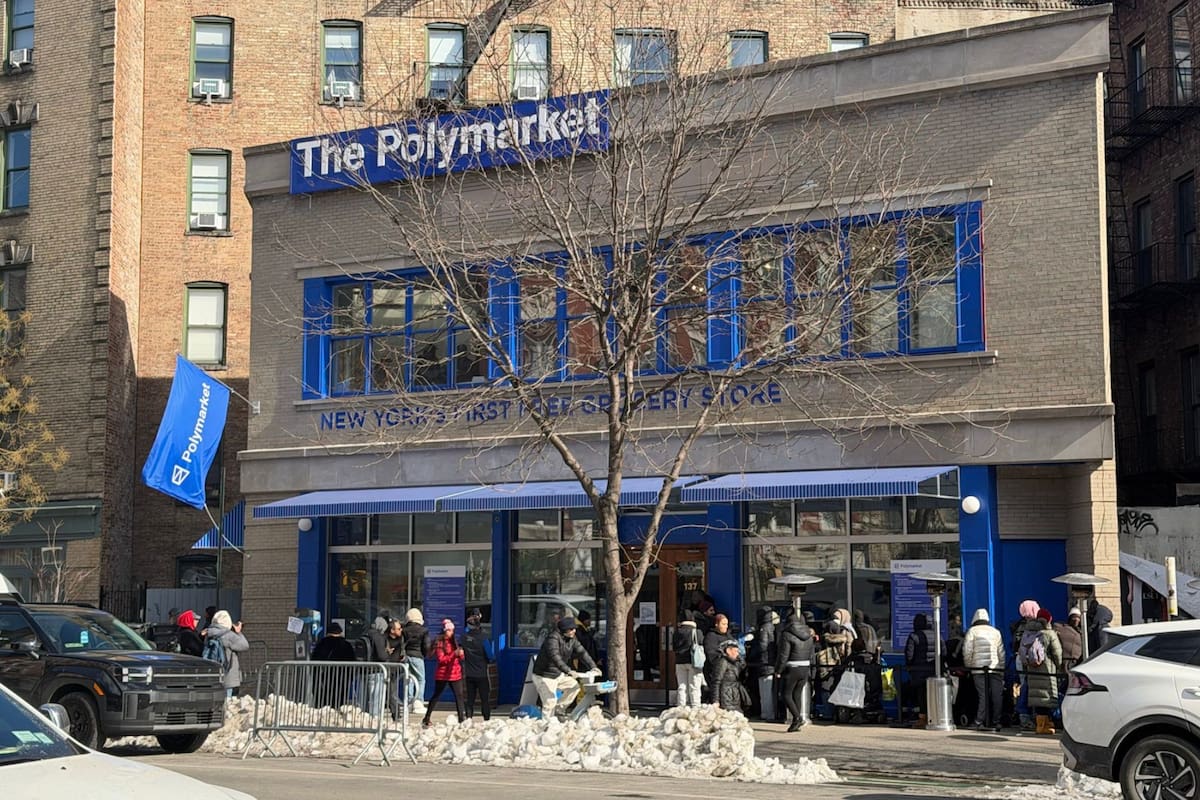 Esta tienda permitió que 400 neoyorquinos obtuvieran alimentos sin costos el primer día de inauguración (X/@williamlegate)