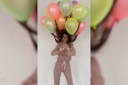 Esta ucraniana de 23 años se roba todas las miradas con su extravagante peinado hecho con una docena de globos de helio