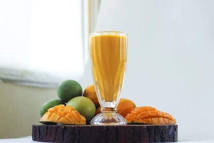 Esta variante del pulque se originó para bajar un poco la presencia del alcohol y suavizar su sabor ácido (Foto Unsplash)